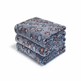 Hebká fleece deka pro psa – 104 × 76 cm Šedomodrá s barevným motivem tlapek